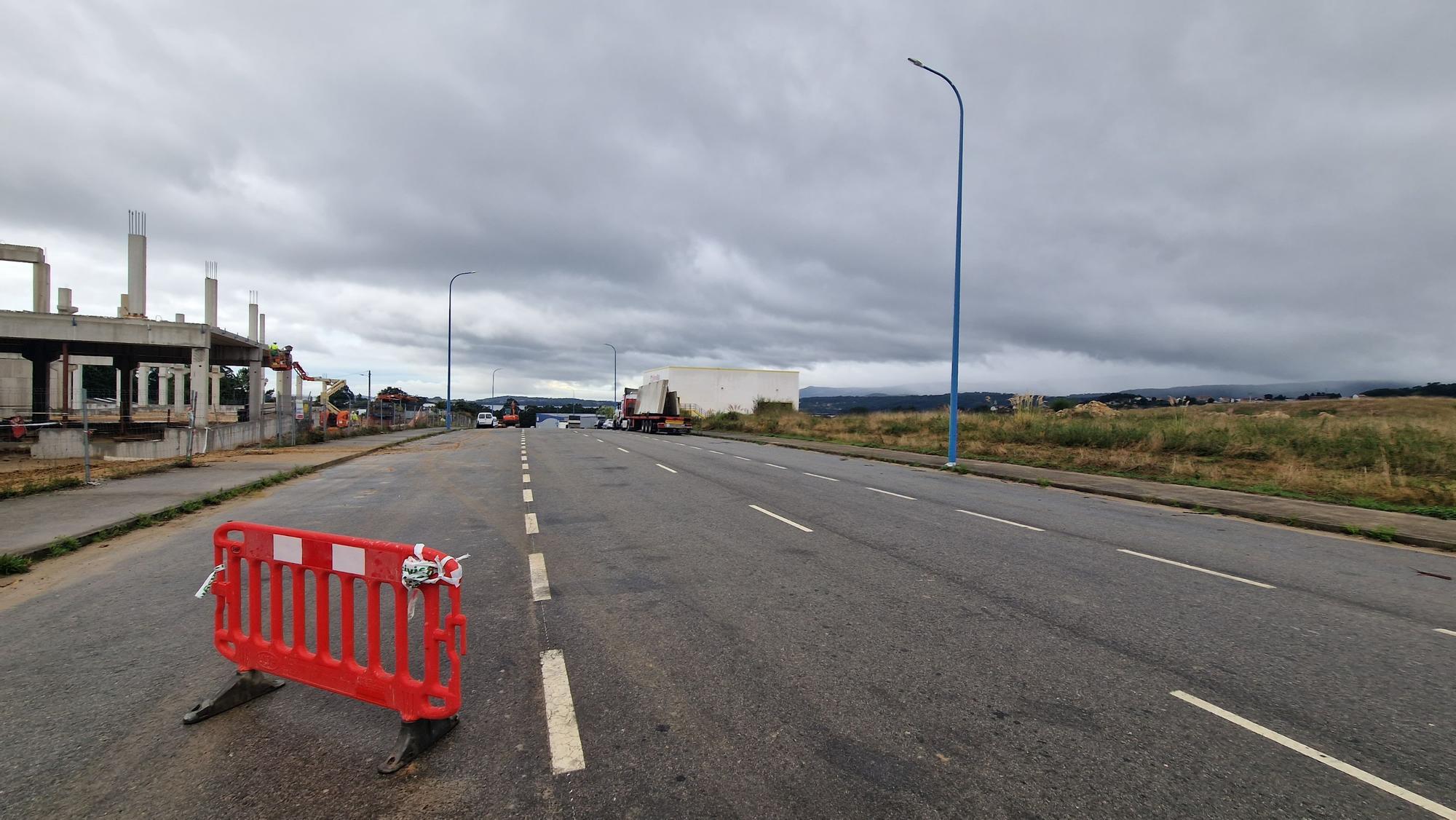 Obras de construcción de la megaplanta de Conservas Cerqueira, en el polígono industrial de Té (Rianxo).