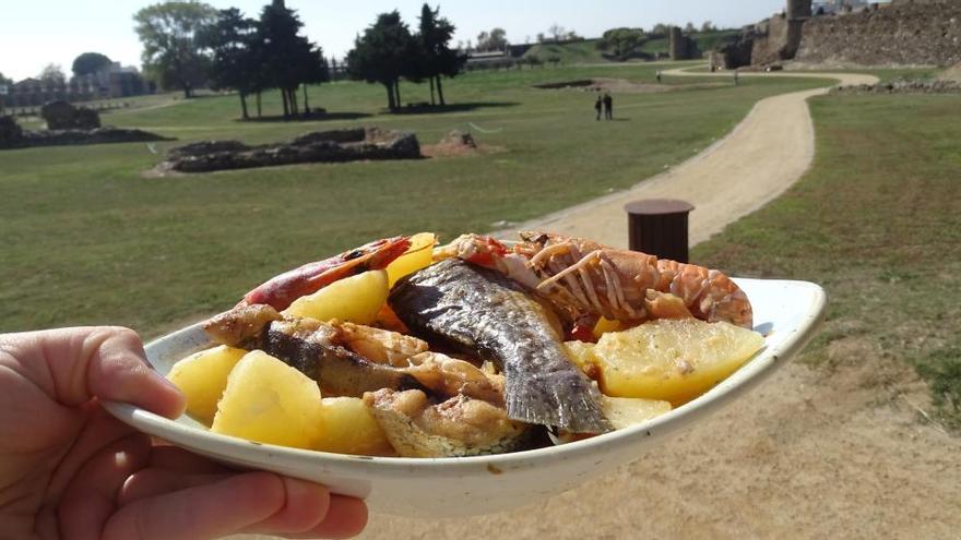 El suquet de peix és un plat típic de Roses.