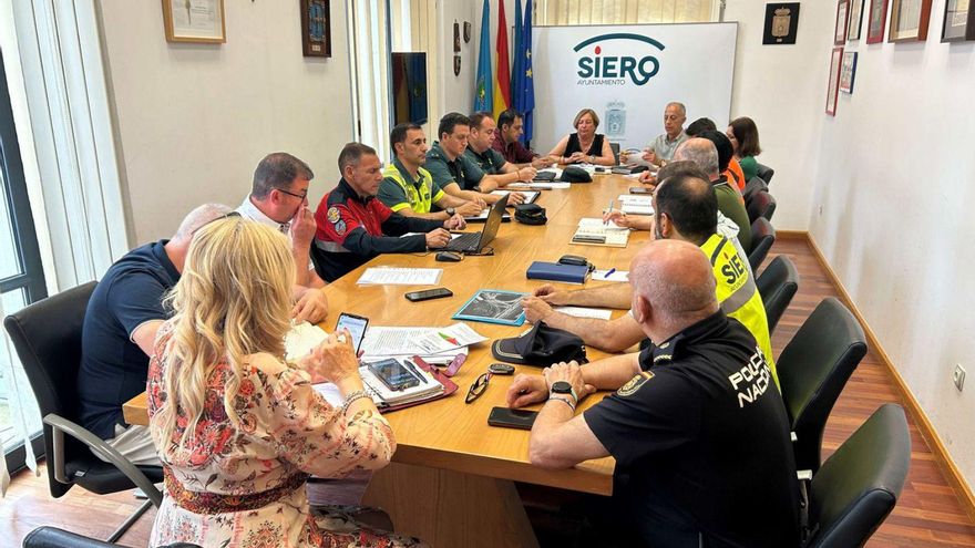 La reunión mantenida ayer en el Ayuntamiento de Siero. | A. S.