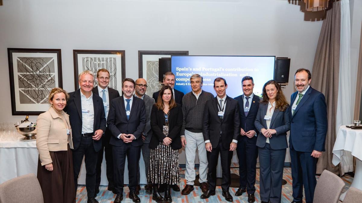 La iniciativa reunida en Davos promueve cinco acciones para garantizar la competitividad industrial y energética de España y Portugal La iniciativa reunida en Davos promueve cinco acciones para garantizar la competitividad industrial y energética de España y Portugal