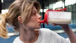 Adiós grumos, esta botella con motor es perfecta para mezclar la proteína de los batidos del post-entreno