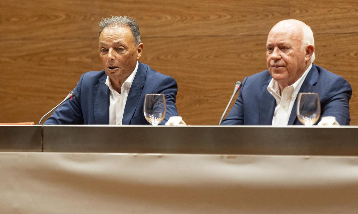 El presidente de CEV, Salvador Navarro, y el de CEV Alicante, Joaquín Pérez.