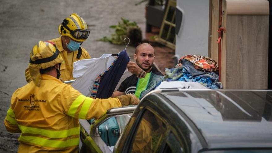 Desalojo de viviendas en La Palma debido a la erupción del volcán