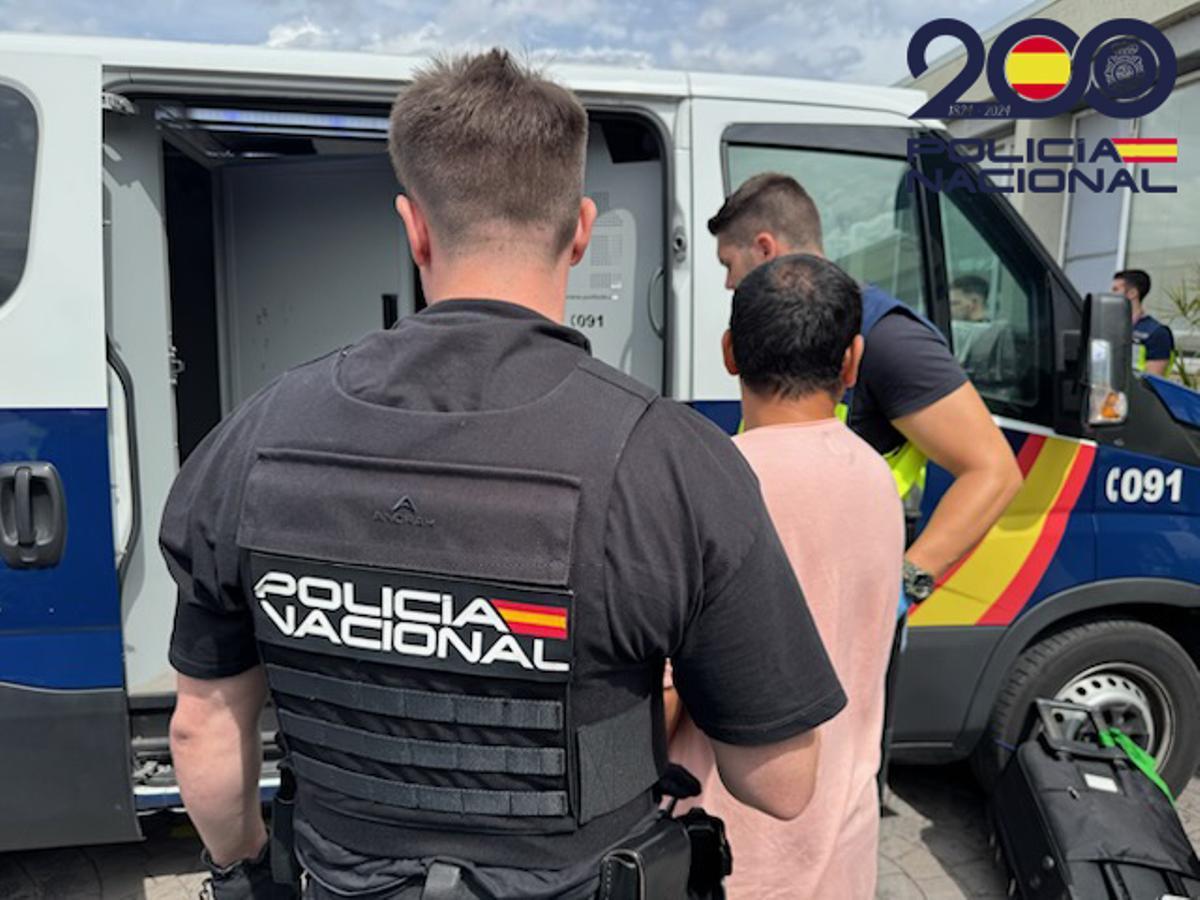 Imagen de los expulsados por la Policía