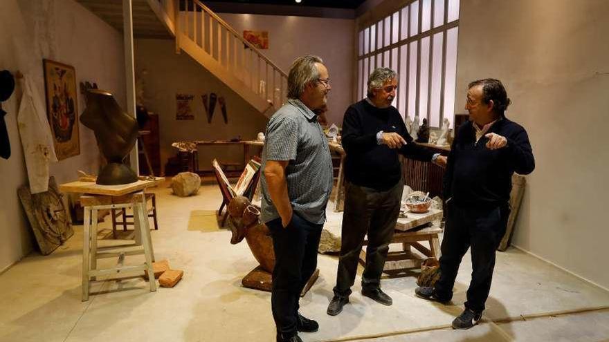 Francisco Guarido, Agustín Remesal y Francisco Somoza en la recreación del taller de Lobo.