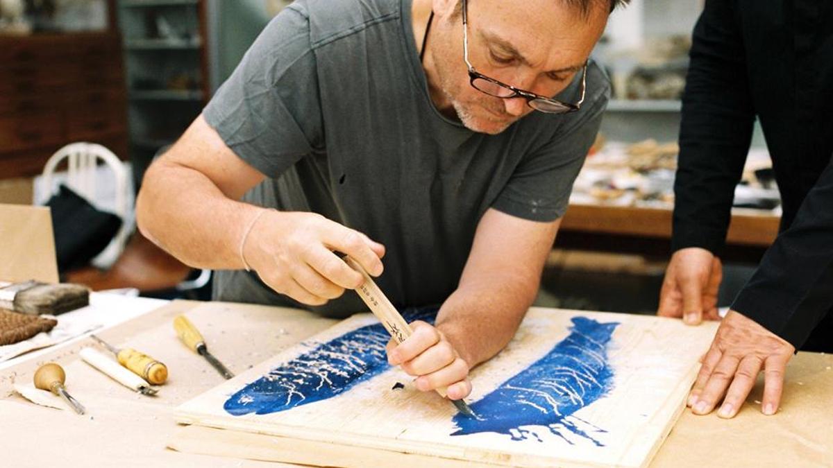 El artista Miquel Barceló durante la creación de Aurea dicta.