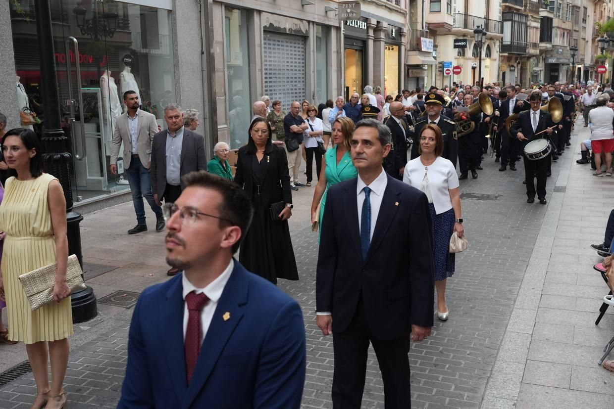 Castelló recibe con honores al Santísimo en la procesión del Corpus Christi