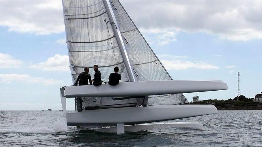 El trimarán que patroneará Juan Carlos Sanchís pertenece al modelo Diam 24.