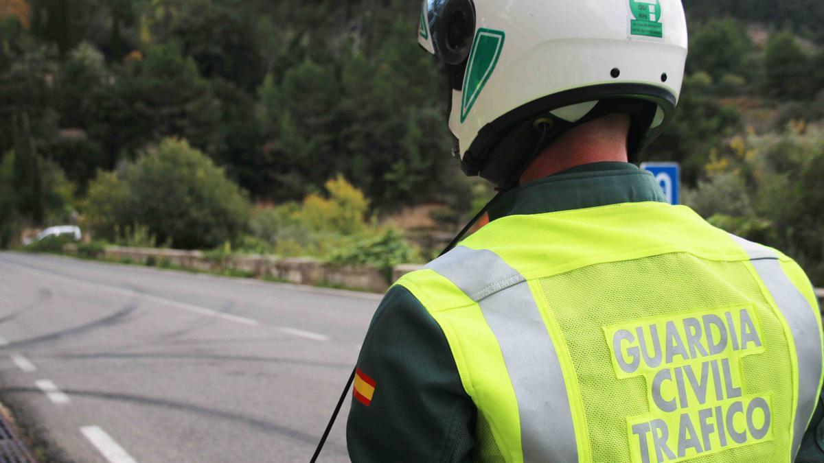 Un agente de la Guardia Civil de Tráfico.