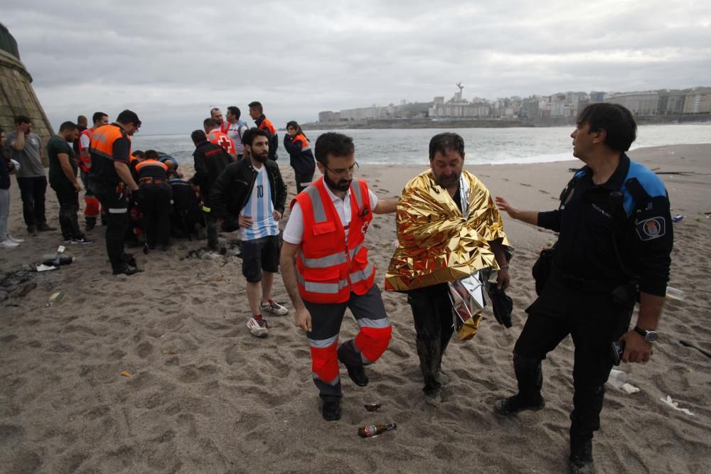 Rescate en la playa del Orzán tras San Juan