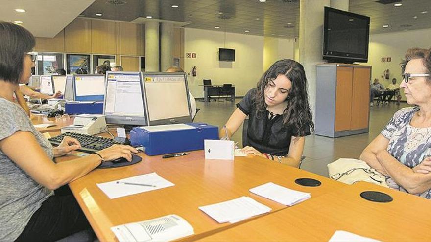 Esperas de hasta mes y medio este verano para renovar DNI y pasaporte en la provincia