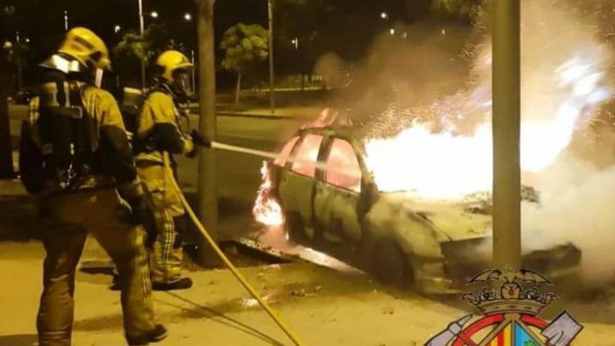 Incendio de un coche en Palma.