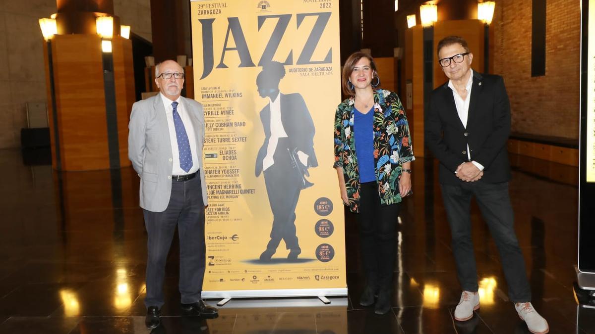 Miguel Ángel Tapia, Sara Fernández y Jaime Borobia, en la presentación del Festival de Jazz de Zaragoza que se celebra en el Auditorio.