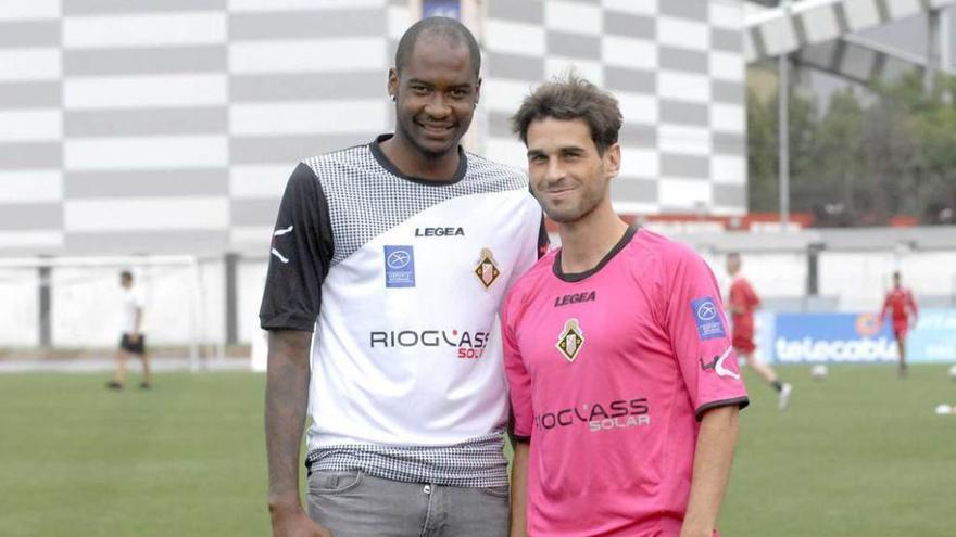 Samir, junto a Annunziata, en su presentación como futbolistas del Caudal.