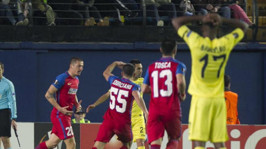 Lance del Villarreal-Steaua de la Europa League.