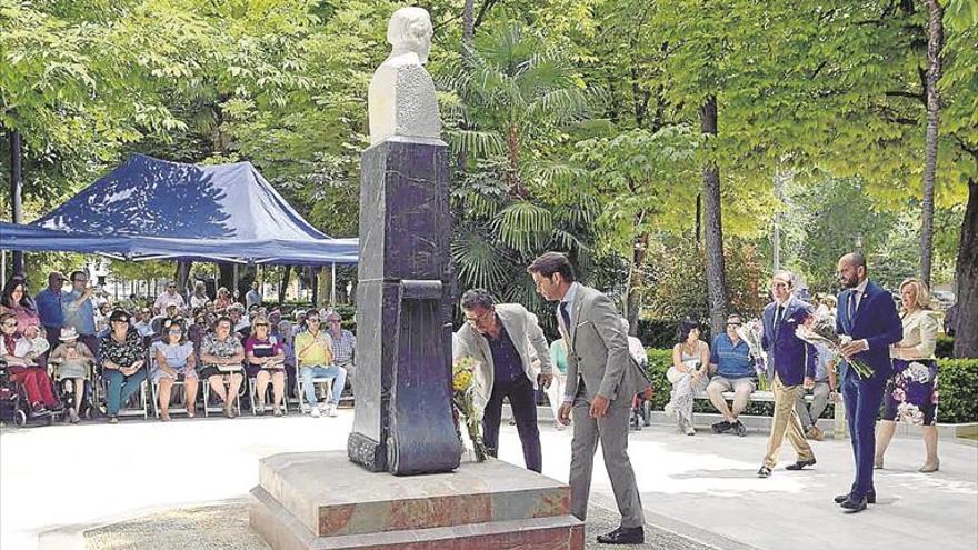 El profesor Miguel Ángel Rodríguez López recibe el Premio Juan Valera