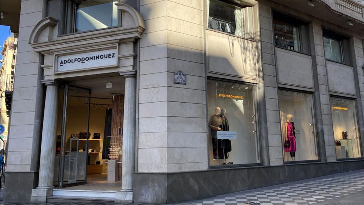 Nueva tienda de Adolfo Domínguez en Granada.