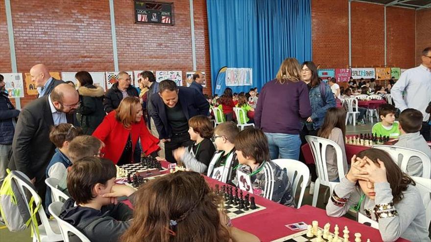 Más de 1.000 escolares mueven pieza en Cariñena