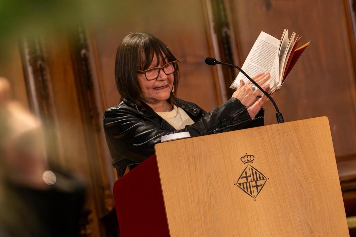 Ali Smith, durante el pregón de Sant Jordi en el Saló de Cent