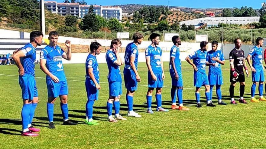 El CD Villaralbo, antes de jugar su primer amistoso en Mirandela. | CDV