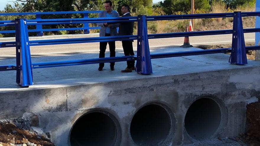 Andrés Martínez y Jorge Rovira visitaron el estado de la obra del puente. | ALBA BOIX