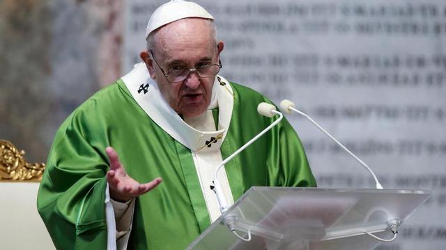 El papa Francisco celebra una misa en el Vaticano