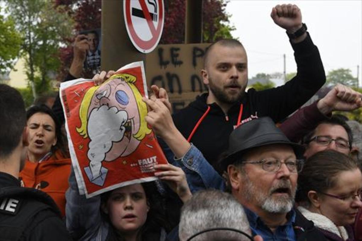 INSULTOS Y HUEVOS CONTRA LE PEN EN BRETAÑA_MEDIA_2