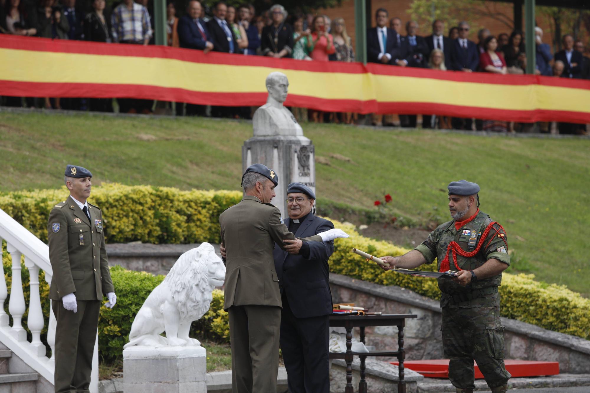 Parada militar en el acuartelamiento "Cabo Noval"