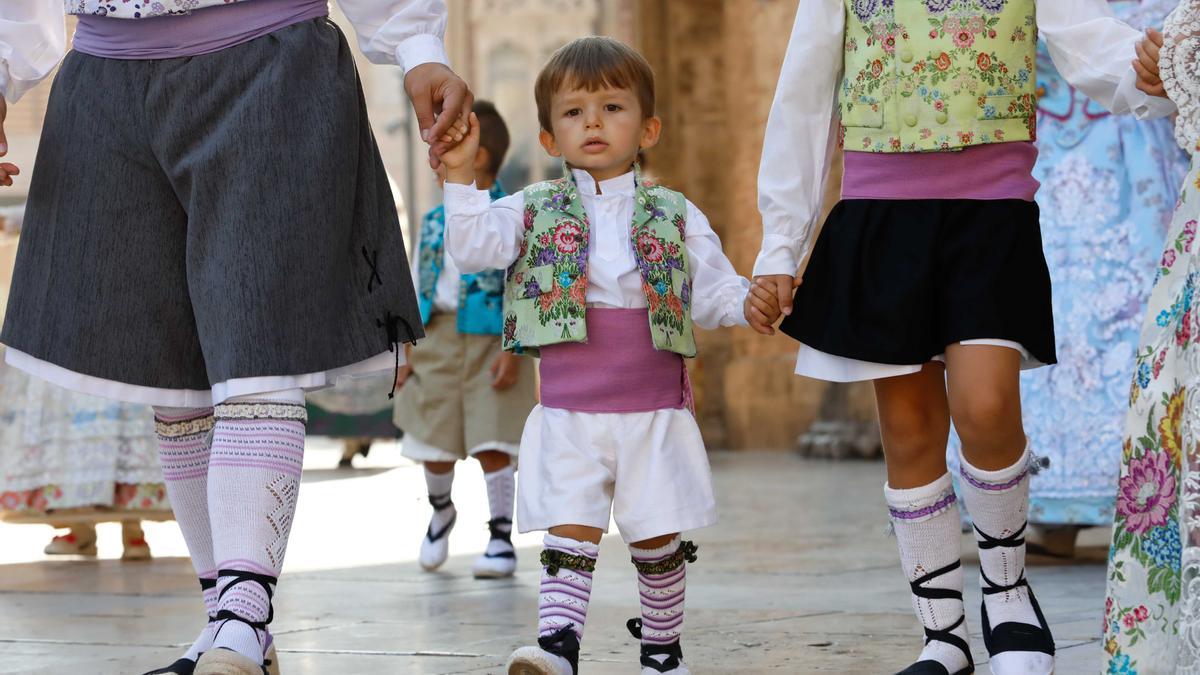 Búscate en el segundo día de Ofrenda por las calles del Mar y Avellanas entre las 9:00 y 10:00 horas