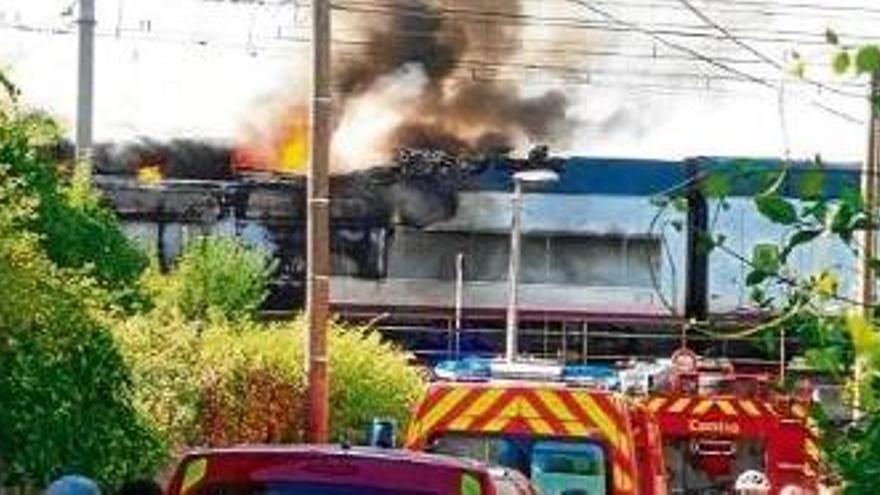 L&#039;incendi, ocorregut a l&#039;altura de la localitat de Lunel, es va produir a la locomotora de la part del darrere.