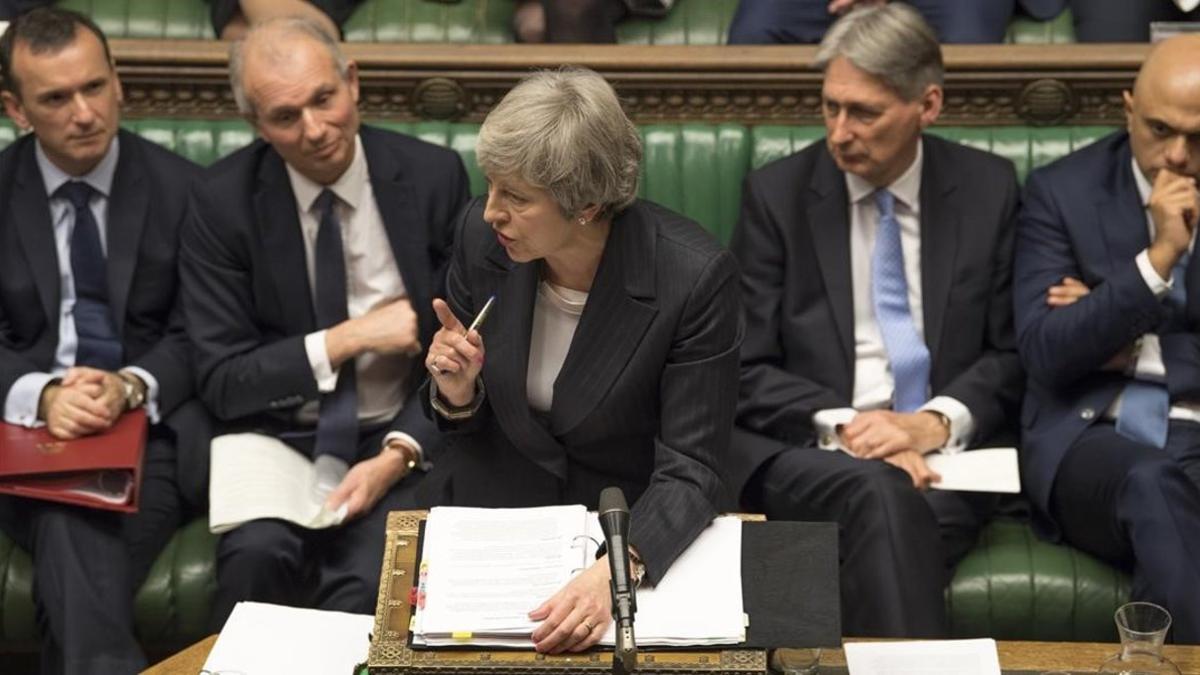 La primera ministra británica, Theresa May, interviene en la Cámara de los Comunes.