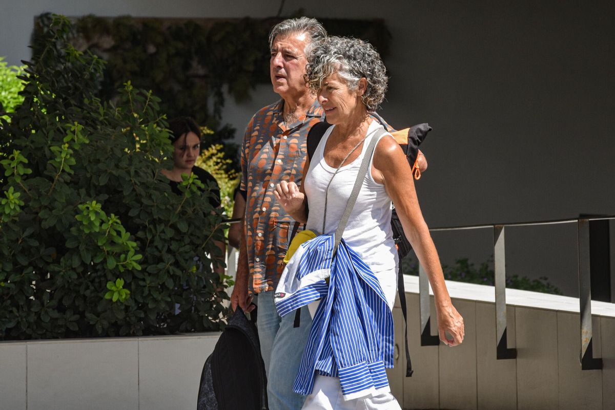 La cantante Nina en el funeral del productor y excantante de La Trinca Toni Cruz.