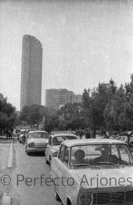 Así era el tráfico en la ciudad de Alicante en los años 60 y 70 en pleno verano