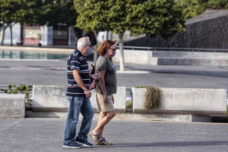 Paseos por Santa Cruz de Tenerife, en semáforo rojo como medida anti Covid 19 hasta el próximo 4 de diciembre