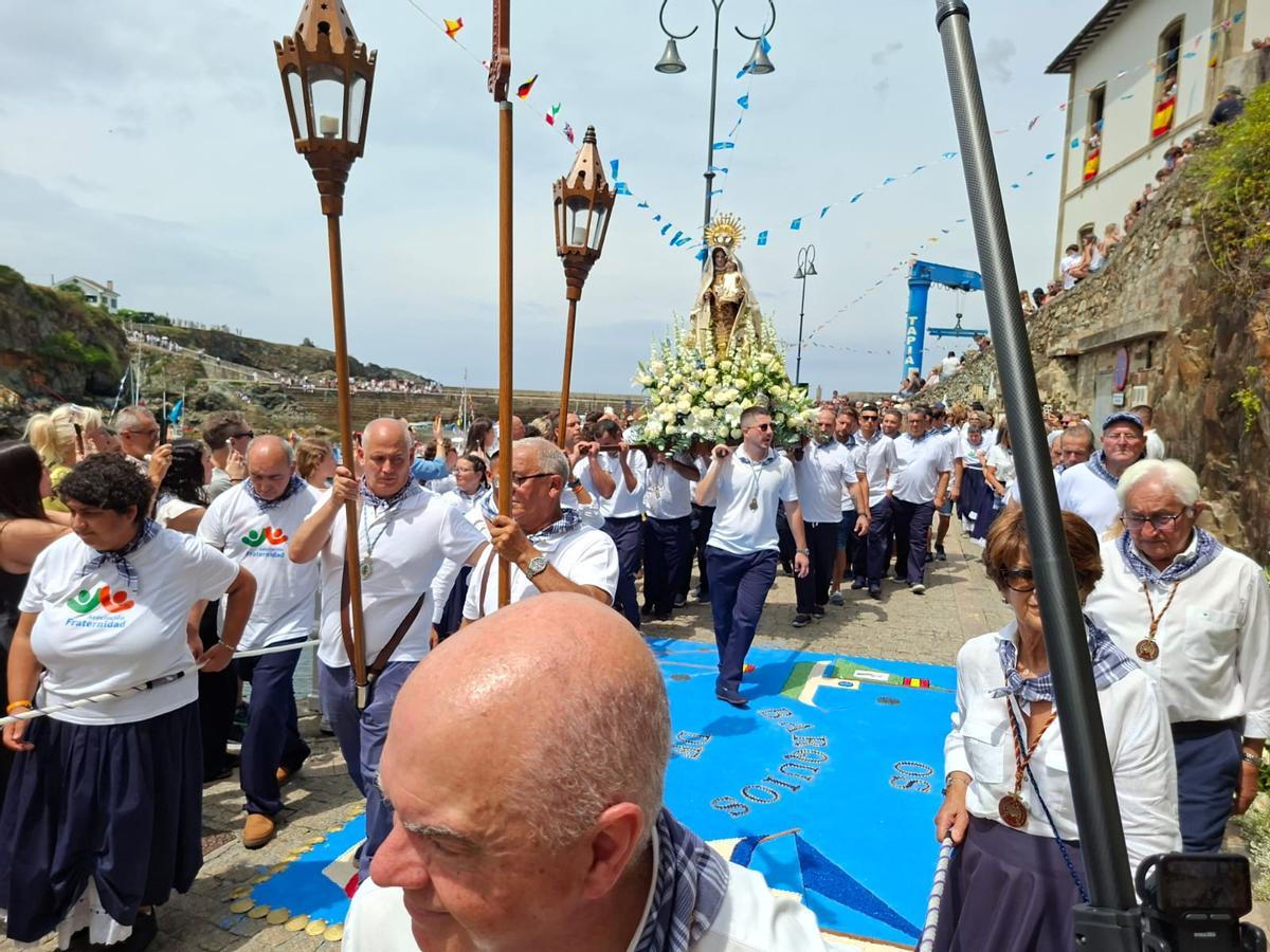 EN IMÁGENES: Tapia de Casariego, a rebosar en la procesión del Carmen