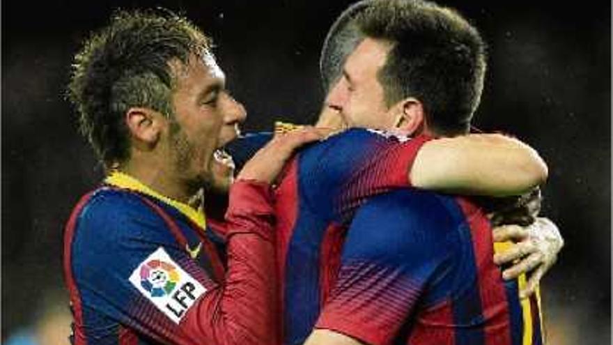 Neymar i Messi van ser els golejadors en una còmoda victòria enfosquida per la lesió de Víctor Valdés