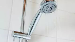 Agua fría o caliente: ¿cuál es mejor para adelgazar? Ventajas e inconvenientes de ducharse con cada una