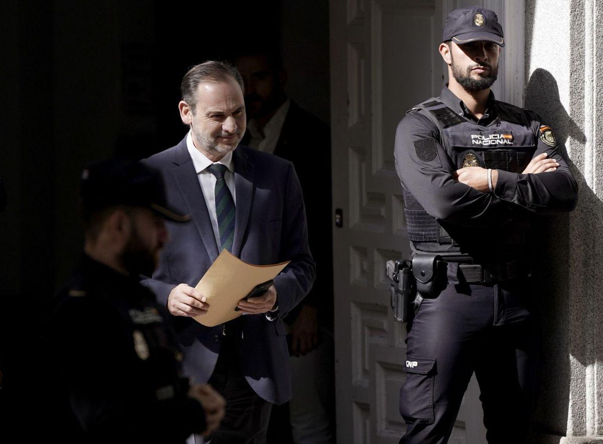 El jutge manté lliure Ábalos tot  i veure un "risc cert de fuga"