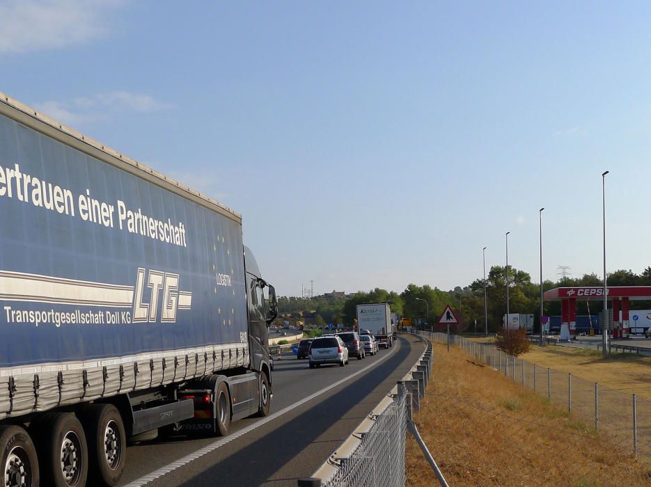 Un camionero de Carcaixent muere en Girona
