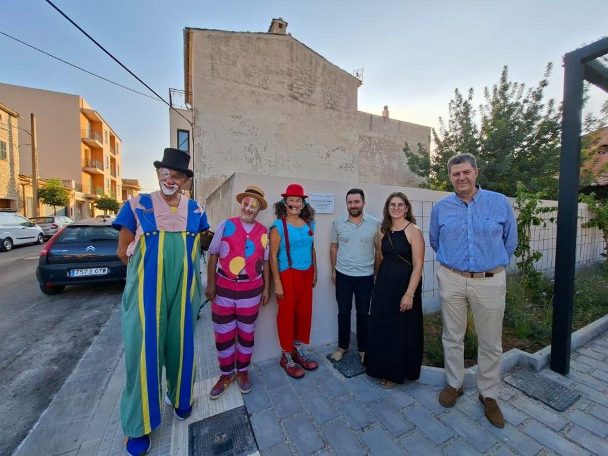 Las autoridades junto a los miembros del grupo Cucorba.