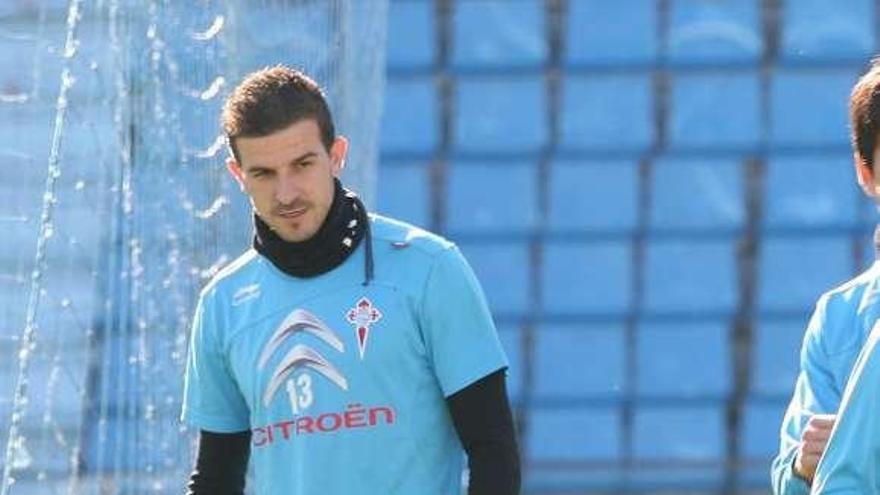 Javi Varas, durante el entrenamiento de ayer en Balaídos. // De Arcos