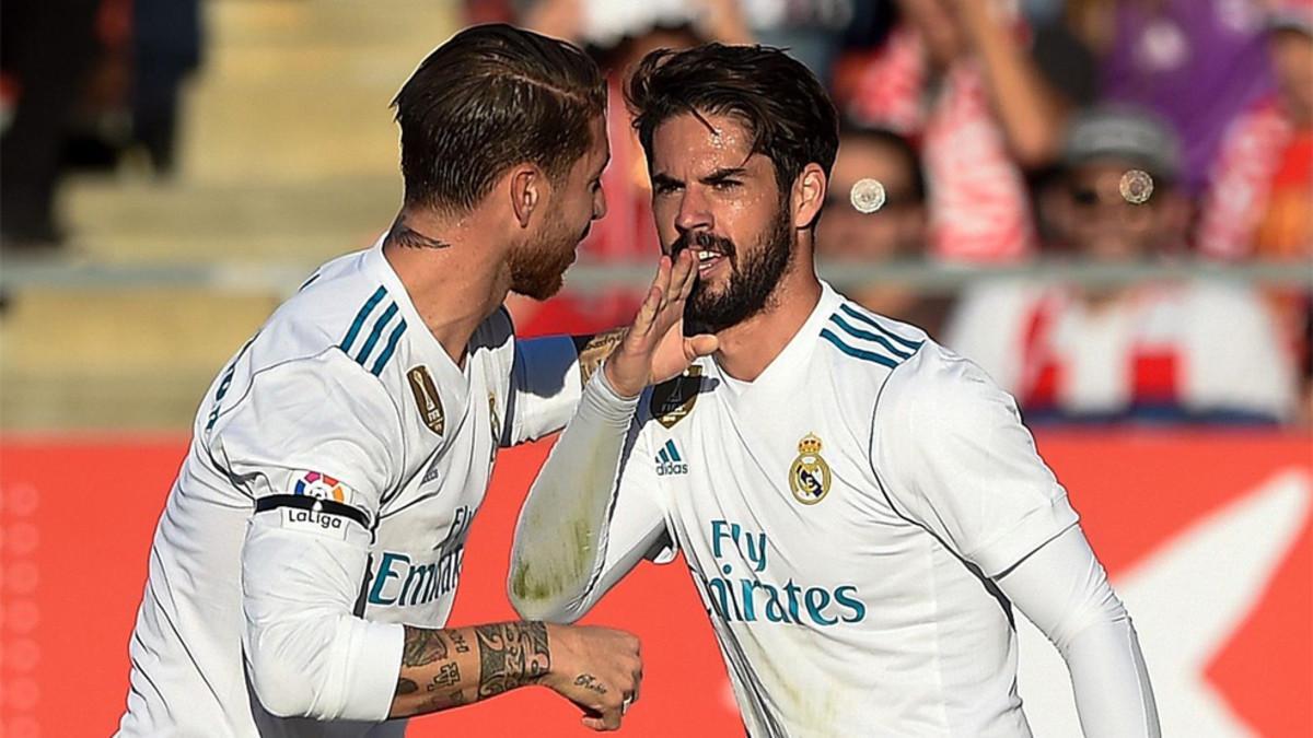 Isco Alarcón y Sergio Ramos durante un partido del Real Madrid