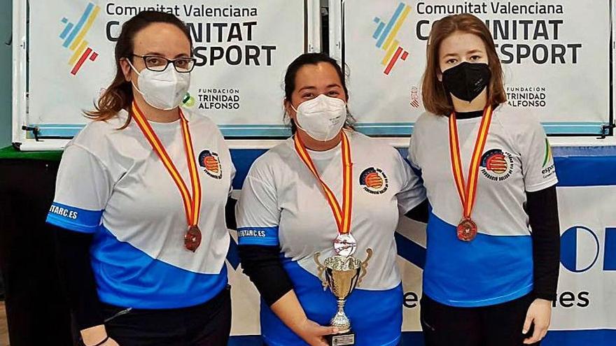 Neus Tur, Nur Gómez y Cristina Maneiro logran la 16ª medalla pitiusa en el Nacional