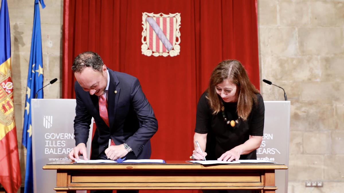 Xavier Espot, jefe del Govern de Andorra, y Francina Armengol, presidenta de Baleares