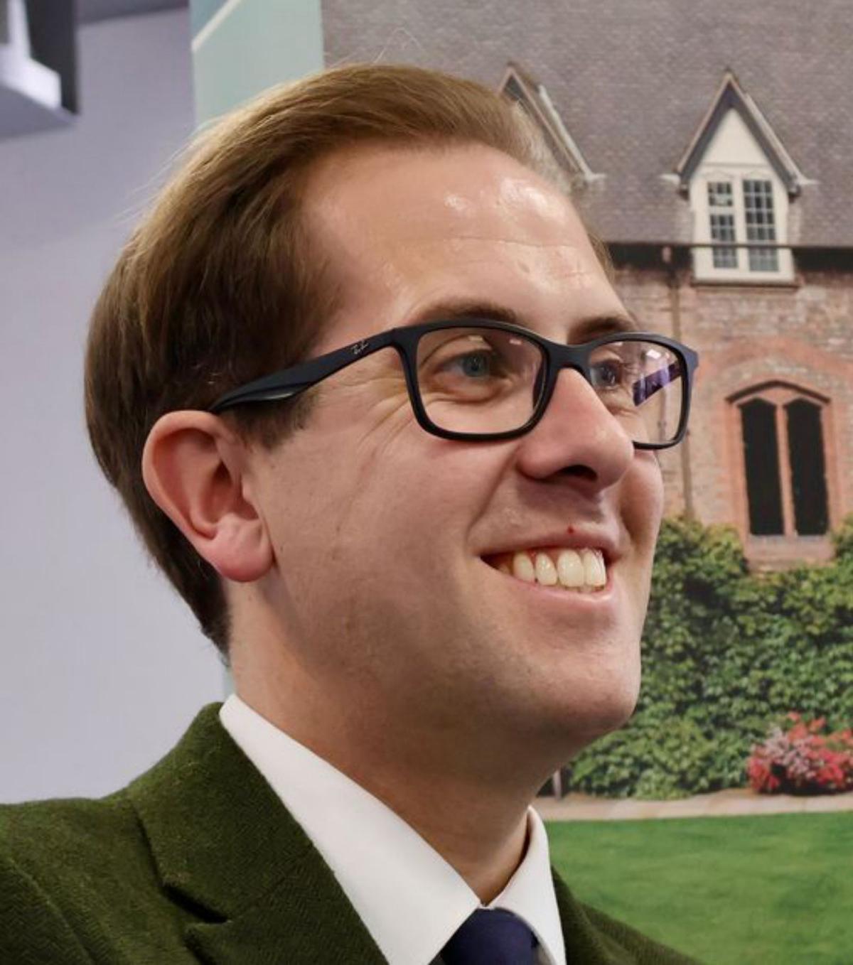 Brendan Paddison durante su  visita a ICSE.|  | LPR