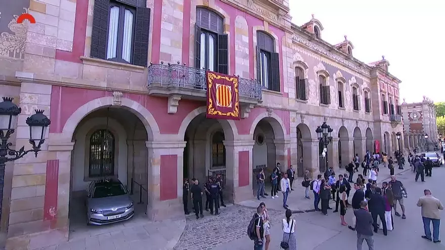 DIRECTE | Ple d'investidura de Salvador Illa