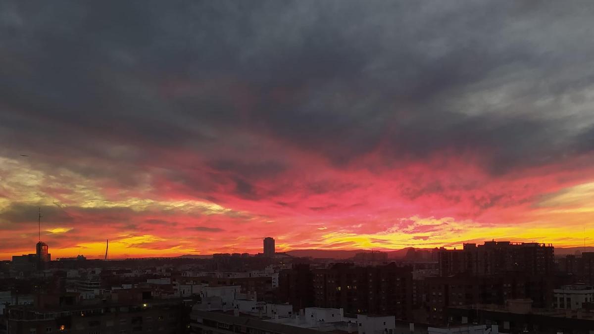 Nuevo candilazo en Valencia: espectacular cielo al anochecer