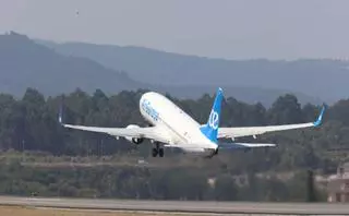 Santiago se adelanta en la captación de rutas áereas y Alvedro sigue a la espera con menos vuelos que hace un año