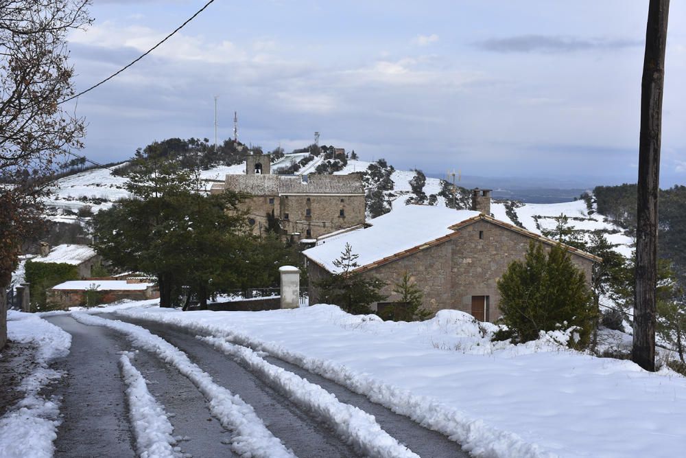 Pinós. Bonica estampa nevada del santuari de Pinós (Solsonès), on es van acumular uns  20 cm de neu.