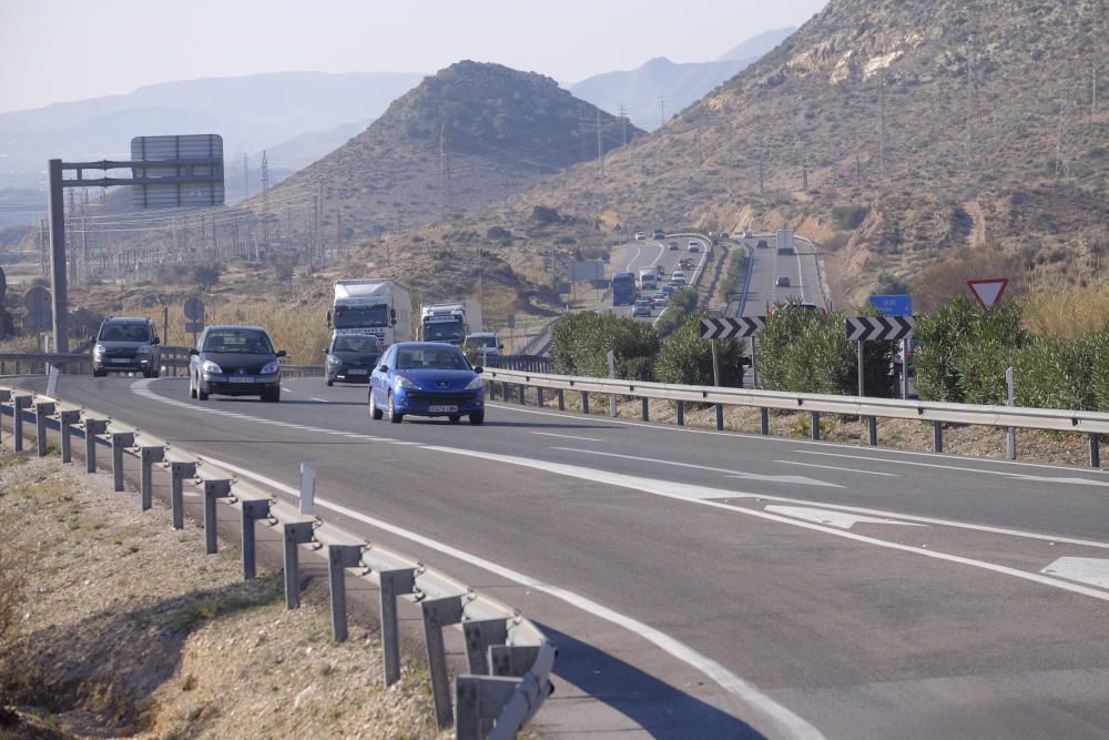 Colas kilométricas por un accidente múltiple en la A-31